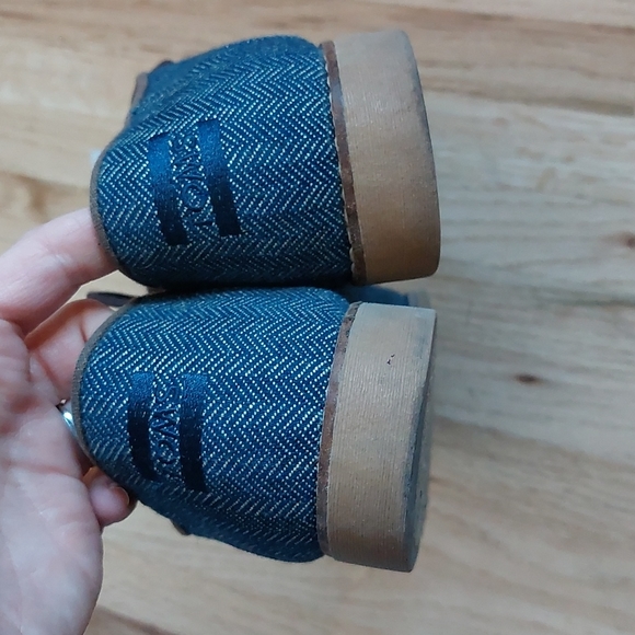 Toms denim loafers size 9.5 great condition - Picture 4 of 11